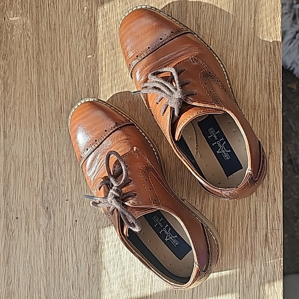 Toddler boy size 10 brown cap toe dress shoes